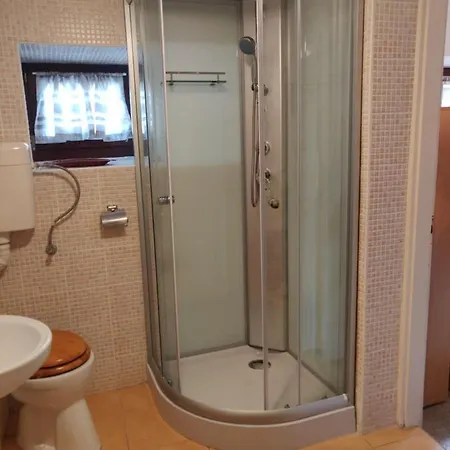 شقة Cseresznyes Apartman *