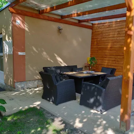Cseresznyes Apartman شقة