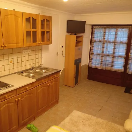 شقة Cseresznyes Apartman