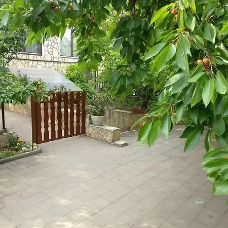 Cseresznyes Apartman شقة Balatonalmádi