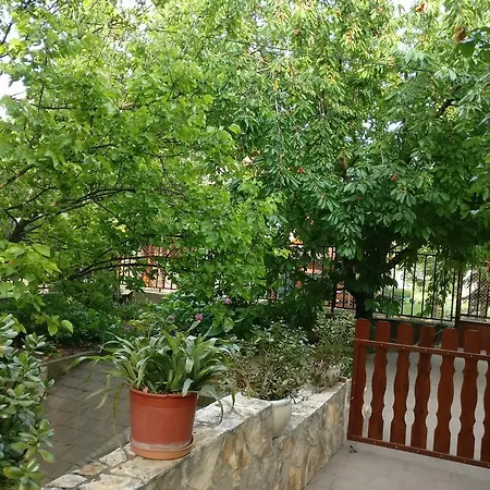 Cseresznyes Apartman شقة *