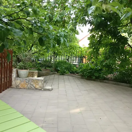 Cseresznyes Apartman * Balatonalmádi