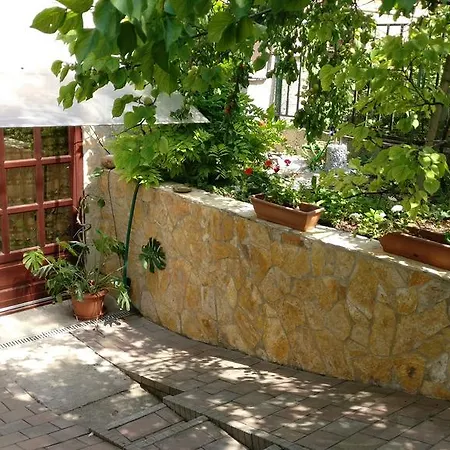 Cseresznyes Apartman شقة Balatonalmádi