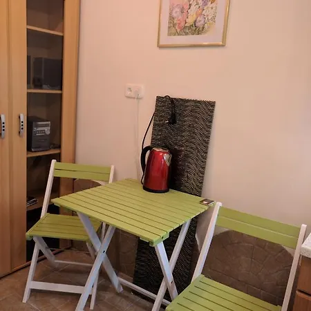 Cseresznyes Apartman شقة
