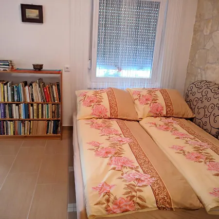 شقة Cseresznyes Apartman *
