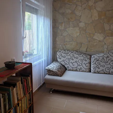 Cseresznyes Apartman *