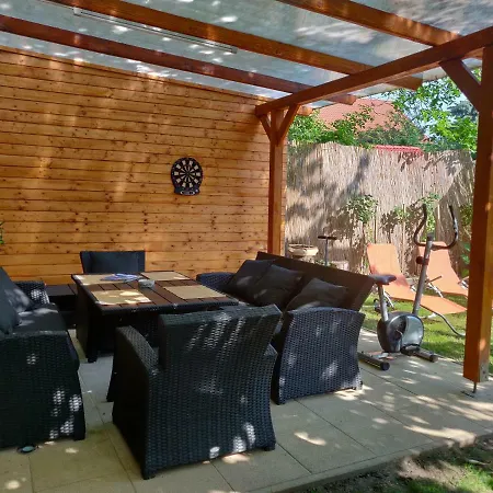 شقة Cseresznyes Apartman *